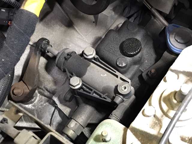 フィアットパンダ4x4クラッチレリーズシリンダー交換